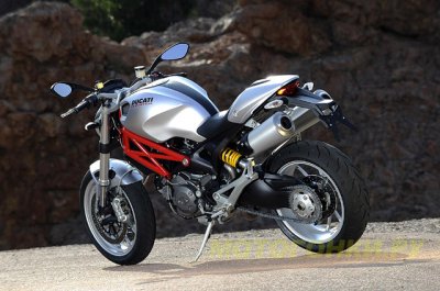 Ducati Monster 1100.   -  